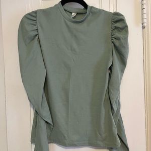 Long, puff sleeves top!